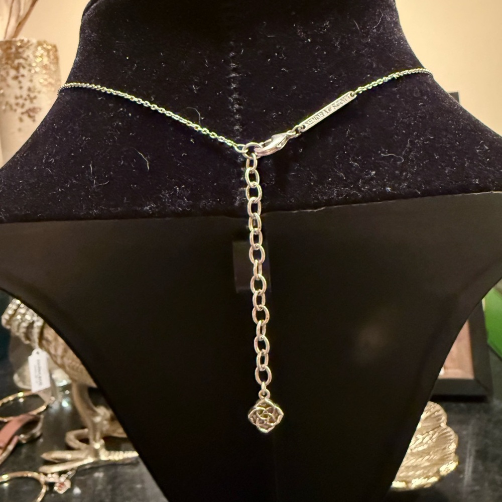 Kendra Scott Nola Silver Tone Pendant Necklace in Iridescent Drusy - Picture 6 of 8